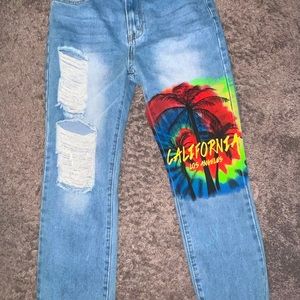 Fashion Nova Boyfriend jeans never worn size 7 ..perfectly good condition